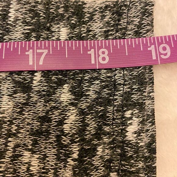 Charming Charlie Lightweight Gray Knit Crochet Collar Size M - Picture 10 of 11